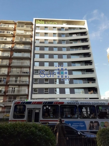 Apartamento Amueblado En Punta Carretas- Ref: 212