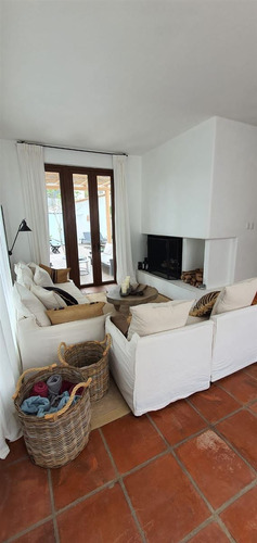 Casa En Arriendo De 4 Dorm. En Zapallar