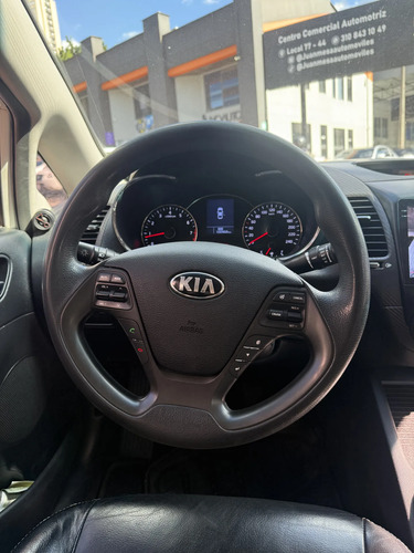 Kia CERATO PRO 1.6l Mecánico