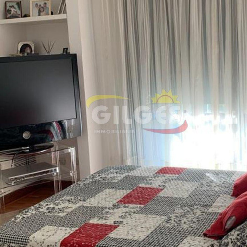 Venta De Casa 10 Amb. En Olivos De Categoría Con Pileta