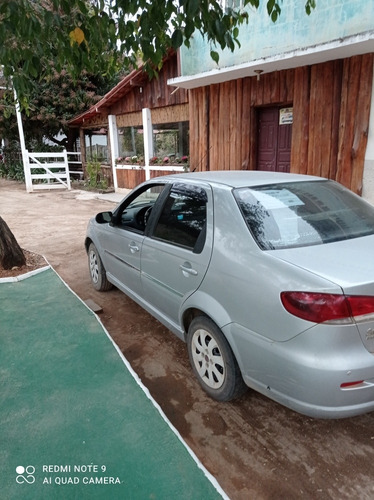 Imagem 2 de 8 de Fiat Siena 2011