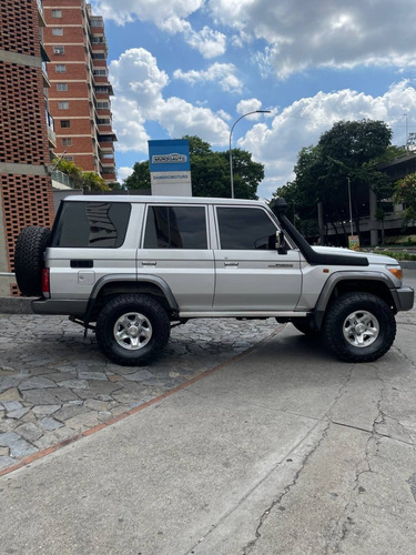 Imagen 3 de 11 de Toyota Land Cruiser Machito