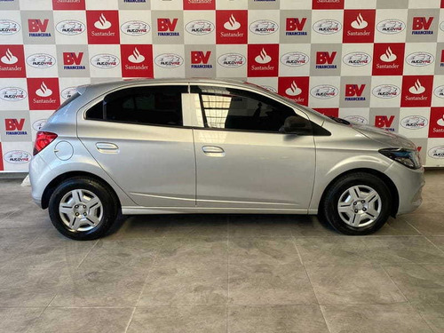 Imagem 2 de 12 de Chevrolet Onix 1.0 Mt Joy 2017
