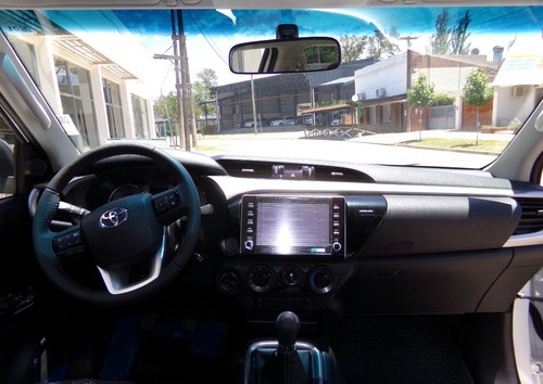Imagen 12 de 16 de Toyota Hilux D/c 2.8 Tdi 204cv 6m/t Sr 4x4 0km My2022