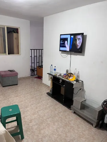 Edificio De 4 Pisos Con 3 Apartamentos Y Un Local