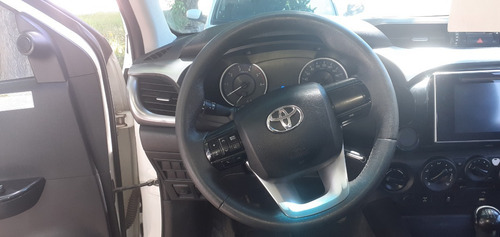 Imagen 6 de 11 de Toyota Hilux 4x4 D/c Sr 2.8 Tdi 6 M/t
