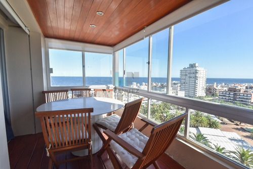 Apartamento Esquinero En Venta De 3 Dormitorios + 2 Baños. Con Excelente Vista- Ref: 8705