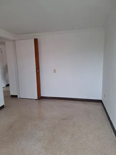 Apartamento En Venta En Conquistadores. Cod V12639