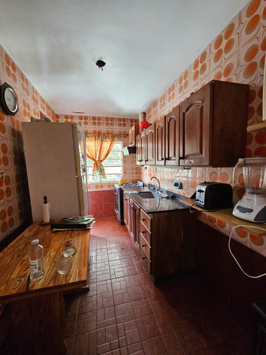 Venta Casa 4 Ambientes Con Consultorio Instalado. Fondo Libre Con Galería. Berazategui Oeste