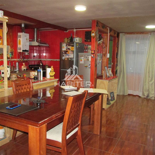 Casa En Venta De 3 Dorm. Amueblada En Coihaique