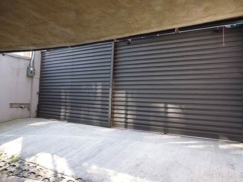 Edificio De Oficinas En Renta En Barranca Del Muerto Y Periférico, 3 Niveles, Estacionamiento Para 10 O Más Autos