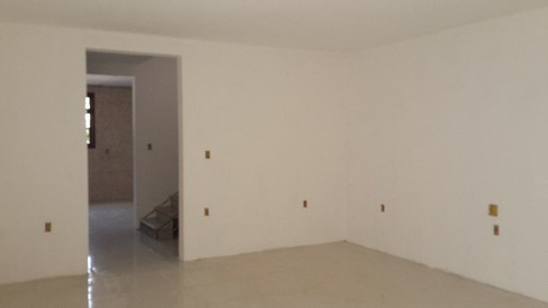 Casa À Venda Na Rua Otávio Faria, Teresópolis, Porto Alegre - Rs - Liv-10055