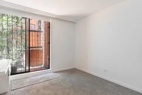 Apartamento En Arriendo En Los Rosales. Cod A17136