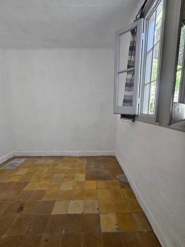 Casa, 2 Dormitorios, Patio.