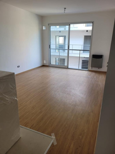 Imagen 2 de 30 de Departamento En Venta De Dos Ambientes En Centro De San Fernando.