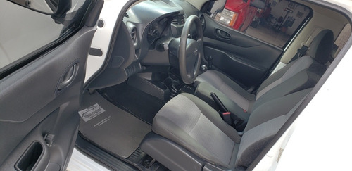 Imagen 7 de 13 de Nissan Np300 2.5 Estacas Dh Aa Mt 2016
