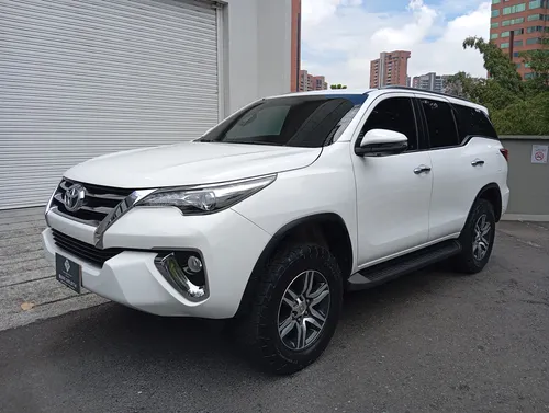 Toyota Fortuner Srv 2.7 Aut 7p