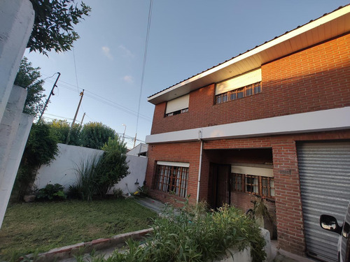 Casa En Venta - 4 Dormitorios 2 Baños - 201mts2 - Mar Del Plata