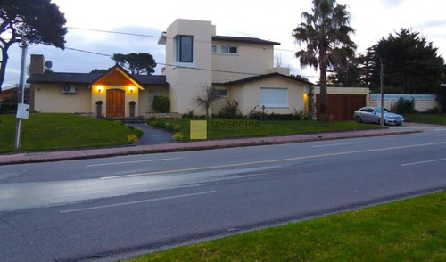 Imagen 2 de 30 de Venta De Casa De 5 Dormitorios En La Mansa