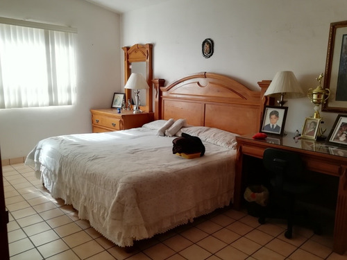 Imagen 5 de 10 de Casa De Dos Plantas En Venta Delicias Residencial, En Esquina Con Espacios Amplios