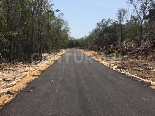 Terreno Habitacional En Venta, En La Colonia Centro, Municipio De Tulum