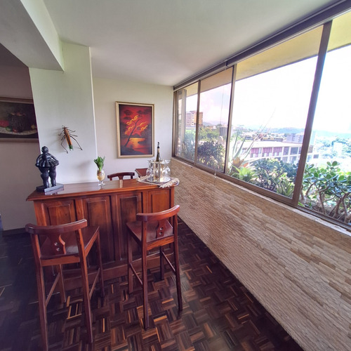 Vendo Bello Apartamento Colinas De Bello Monte. 345 Mts2 Parte Alta. Duplex. Edificio De 3 Pisos. 4 Hab. 4 Puestos Est.