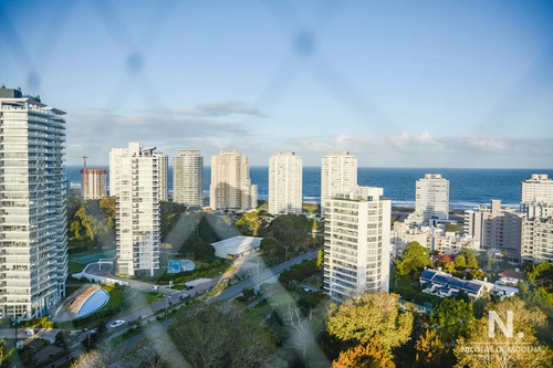 Apartamento De 2 Dormitorios En Roosevelt - Punta Del Este