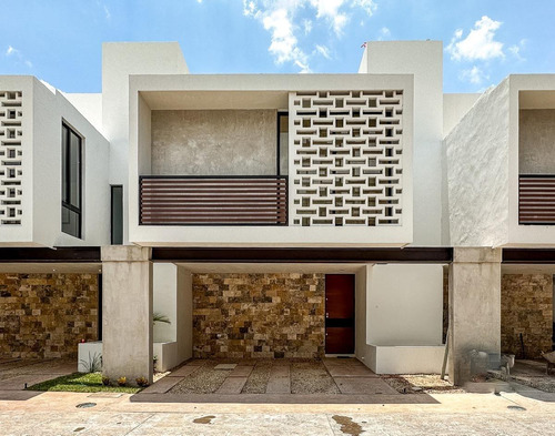 Casa En Venta En Mérida, Tipo Townhouse Con Roof Top Y Piscina En Privada Cholul 27