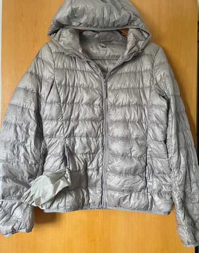 Campera Pluma Uniqlo Original Ultra Liviana Gris Impecable (Usado)
