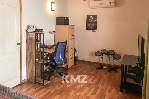 Casa En Venta De 8 Dorm. En La Florida