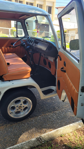 Kombi Customizada Limousine Temática