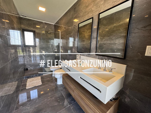 Venta De Hermosa Casa Quinta En Altamira - Mercedes
