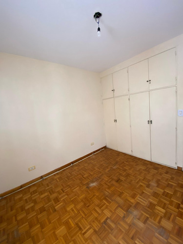 Excelente Semipiso De 3 Amb, Cochera Fija Y Baulera.