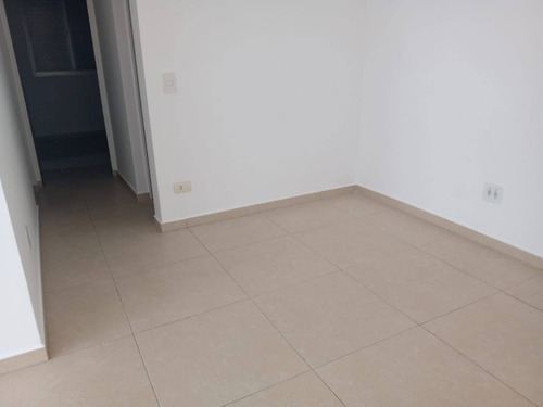 Imagem 3 de 15 de Apartamento Oportunidade Com Suíte E Vaga De Garagem Coberta !!! - 214