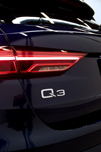 Imagem 18 de 18 de Audi Q3 2021 1.4 Black S-line Tfsi S-tronic 5p 6 Marchas