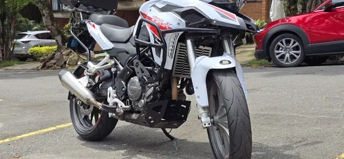 Vendo Moto Benelli Trk251 Color Blanca Modelo 2022