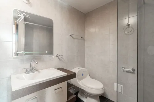 Casa En Venta En La Esmeralda. Cod V15539