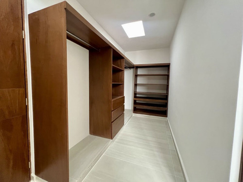 Casa En Venta En Merida, Privada El Origen, Mod 659 Con Alberca