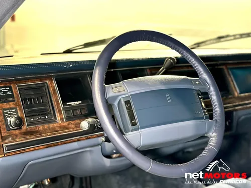 Lincoln Town Car 1990