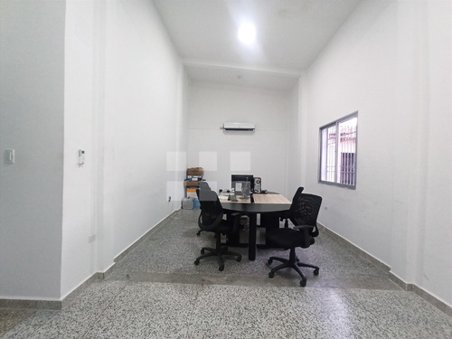 Imagen 4 de 15 de Excelente Casa Para Oficinas En Calle3 De Casco Central De Lecheria