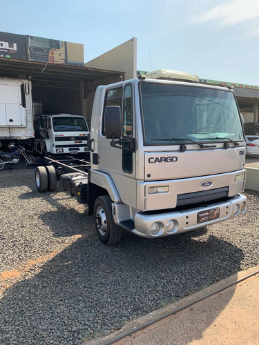 Imagem 2 de 11 de Ford Cargo 816 S
