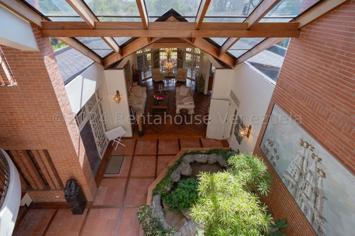Se Ofrece En Venta Extraordinaria Y Hermosa Casa De Estilo Europeo Ubicada En Los Chorros