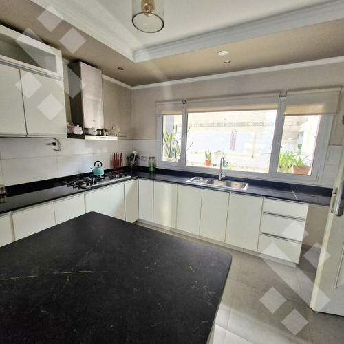 Venta Casa De 4 Dormitorios Con Pileta Climatizada En Villa Regina