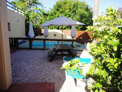 Imagen 22 de 25 de Mansa A Metros Del Mar, Chalet De 5 Dormitorios, 3 Baños Y Piscina Climatizada.- Ref: 54487