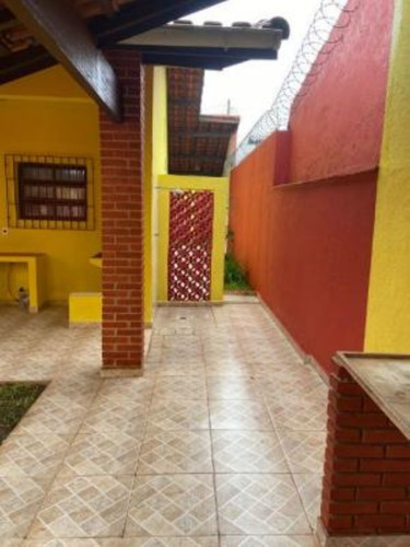 Imagem 10 de 15 de Casa No Bairro Corumbá, Em Itanhaém, Litoral Sul De São Paulo, Localizado Lado Praia. Imóvel Com 252 M² De Área Total, Sendo 115,80 M² De Área Construída. Possui Churrasqueira.