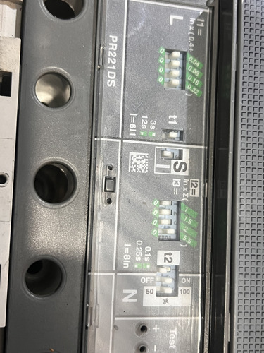 Disjuntor Abb Sace Tmax T5 N 400 1000v 8kv 400a 50/60hz (Usado)