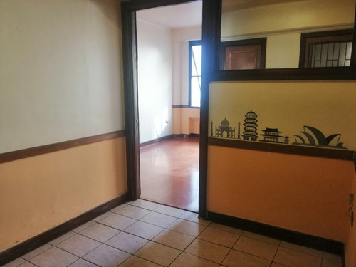 Imagen 1 de 9 de Arriendo Oficina 2 Privados. Agustinas. Santiago