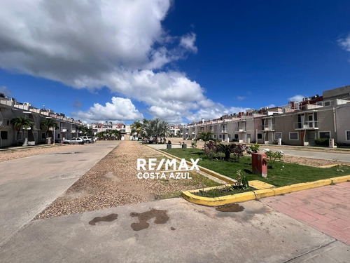 Remax Vende Town House Listo Para Disfrutar En Villas Santorini Tucacas