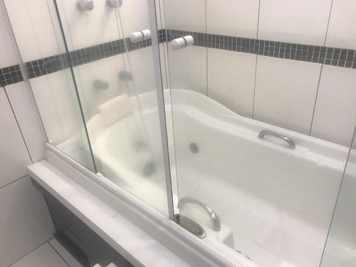 Reformada A Pouco Tempo, Com Banheira E Ar Condicionado