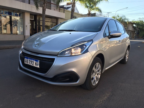 Imagen 6 de 12 de Peugeot 208